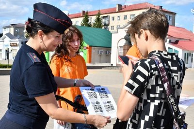 Сотрудники Госавтоинспекции Белгородской области организовали профилактическую работу с молодыми родителями и молодёжью перед киносеансами