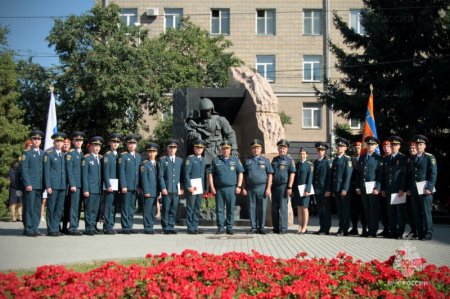 На 15 спасателей больше: ряды МЧС России пополнились молодыми лейтенантами
