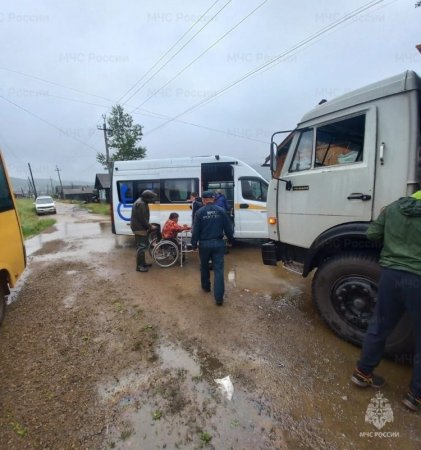 Спасатели МЧС России работают в подтопленных населённых пунктах Забайкалья
