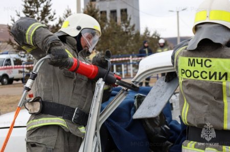 Забайкальские спасатели продемонстрировали мастерство на ежегодных соревнованиях по ликвидации последствий ДТП