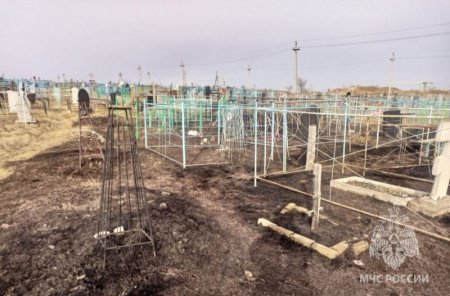 Пожог на кладбище вновь привел к пожару